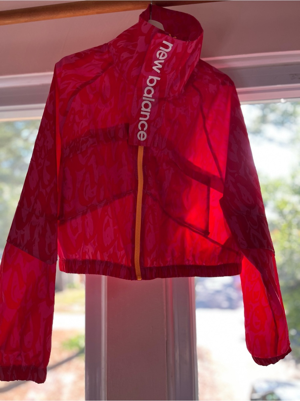 New Balance women’s Bright Pink Windbreaker training Jacket medium